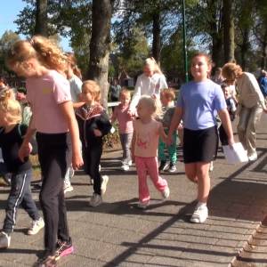 Basisschool Eerschot stuurt oud schoolmeubilair naar Moldavië (video)
