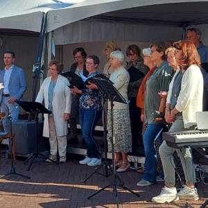 Popkoor The Key geeft weer tuinconcerten