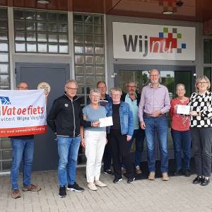 Goede Doelen krijgen leuke cheque van Vat oe Fiets