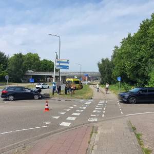 Twee auto’s botsen in Veghel