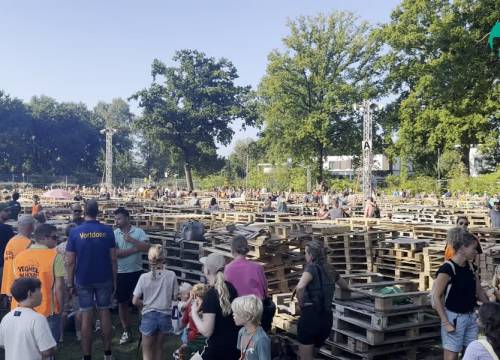 Kinderen nemen bezit van het Julianapark (video)
