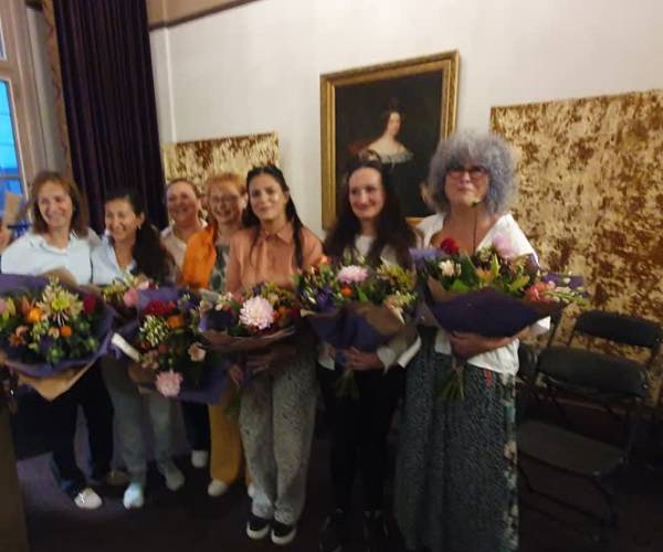Taalcursisten presenteren eerste dichtbundel