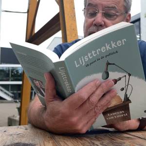 Raadslid schrijft boek over populist; “In elke gemeenteraad zit wel een Ab Zwartjes” (video)