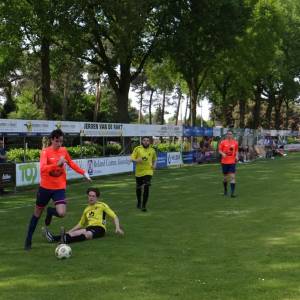 Strijd om handhaving en kampioenschap: het amateurvoetbal van dit weekend