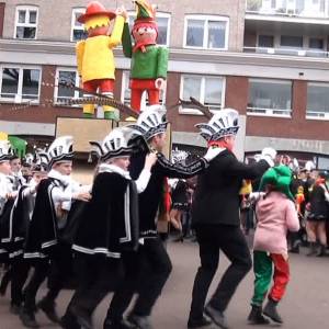 Onthulling carnavalssymbool Willemke Pap