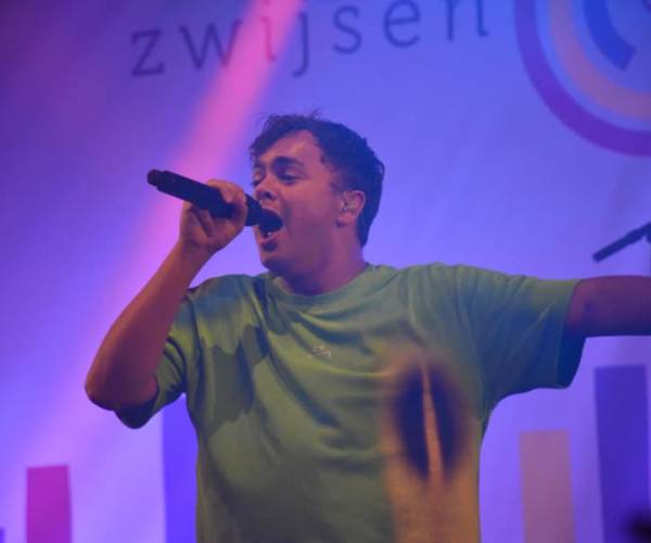 Flemming ontvangt tijdens Baby Blue-reünie in Schijndel dubbel platina