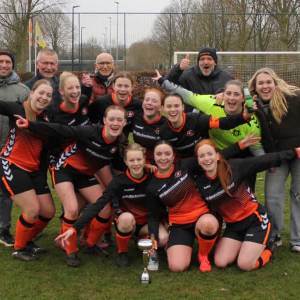 Dames SV Olland VR18+1 kampioen