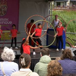 10 Jaar Circus Caps tijdens Fabriek Magnifique (video)