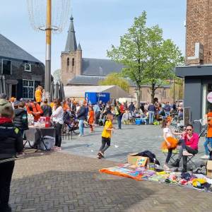 Zonnige, drukke Koningsdag met blijde gezichten (video)