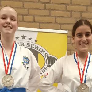 2e plaats voor Rebecca en Elena bij NK Taekwondo