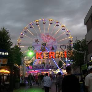 Mega Kermis Uden zorgt voor veel plezier (video)