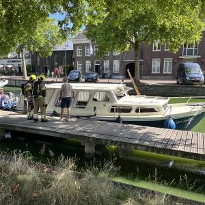 Brandweer rukt uit voor lekke accu in jachthaven Veghel
