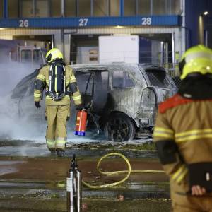 Auto volledig uitgebrand op Kennedylaan Veghel