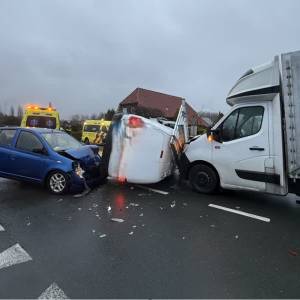 Ongeval met drie voertuigen in Schijndel