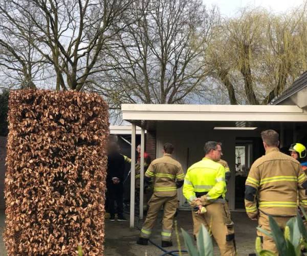 Brandweer in actie vanwege woningbrand Anijsveld Veghel