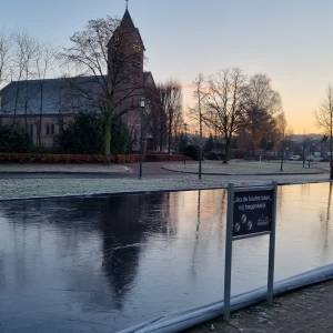 Spontane aanleg van een schaatsbaan in Nijnsel