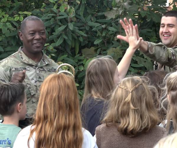 Aireborne 101 bezoekt de Empel in Erp