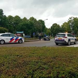 Fietser aangereden en meegesleurd door taxibus in Veghel