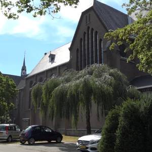 Voor het eerst niet-religieuzen en zelfs mannen in klooster Schijndel