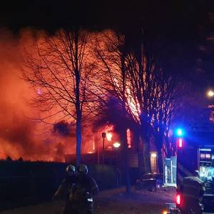 Grote brand verwoest monumentale Congregatiekapel in Veghel