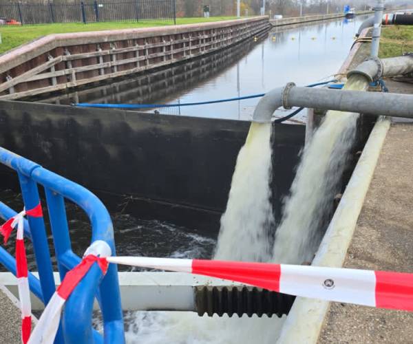 Werkzaamheden aan de sluis in volle gang