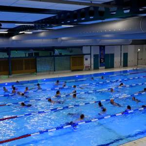 Vierdaagse in zwembad van Schijndel krijgt steeds meer fans (video)