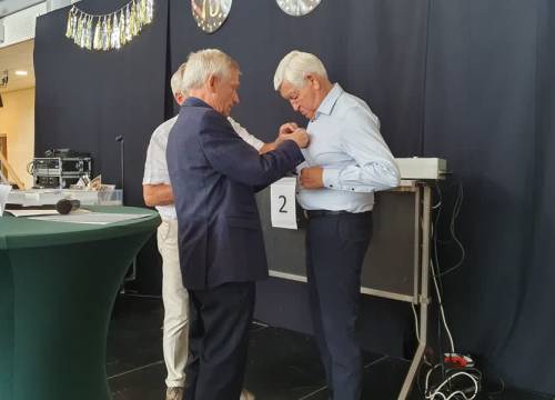 Zilveren Bondsspeld voor Frans van Oorschot