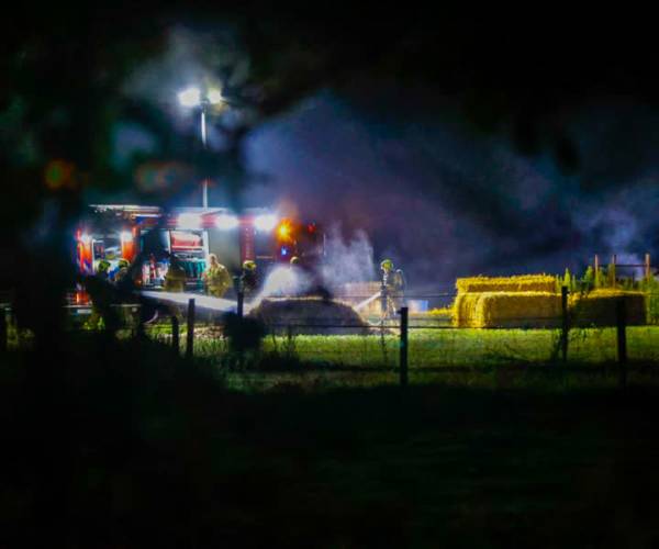 Hooibalen in brand bij bedrijf in Zijtaart