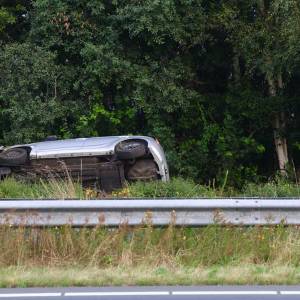 Auto over de kop op A 50 tussen Sint-Oedenrode en Veghel