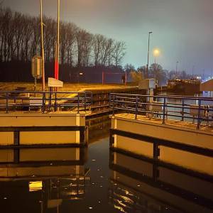 Aanvaring bij Sluis Schijndel; scheepvaart ligt stil