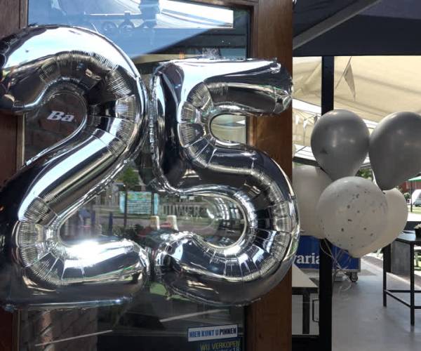 Feest in Mariaheide - Café D'n Brouwer bestaat 25 jaar (video)
