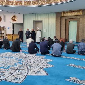 Burgemeester bezoekt moskeeën Veghel (video)