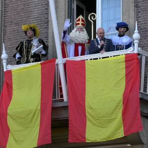 Groots welkom in Veghel voor Sinterklaas en zijn gevolg (Video)