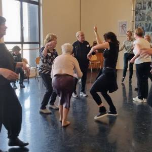 Ouderen maken samen gouden dansvoorstelling (video)