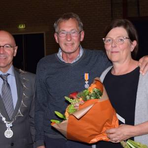 Oud-voorzitter Zaal Voetbal Veghel Peter Teunis Koninklijk onderscheiden.