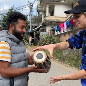 Schijndelse dj keert terug uit Nepal (video)