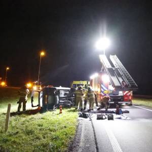 Auto kantelt op afrit A50 bij Veghel