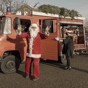 Kerstman brengt vrolijkheid in Wijbosch