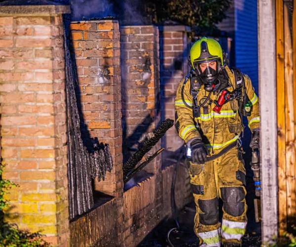 Brand verwoest schutting Heikantstraat Schijndel
