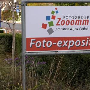 Leden Fotoclub Zooomm exposeren in WijNu-gebouw in Veghel