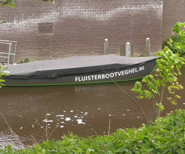 Fluisterboot Veghel vaart weer (video)
