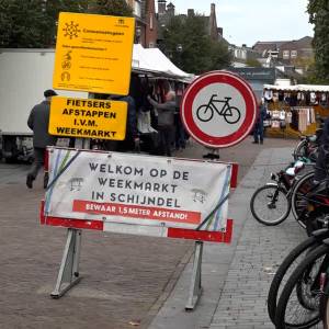 Extra handhaving afstappen fietsers tijdens weekmarkt Schijndel