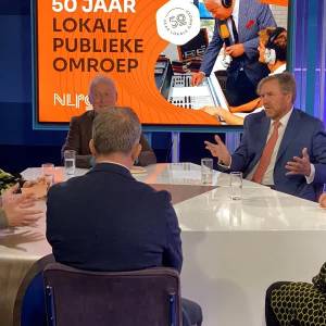 Koning bezoekt Dtv Nieuws in Oss in het kader van 50 jaar lokale omroep (video)