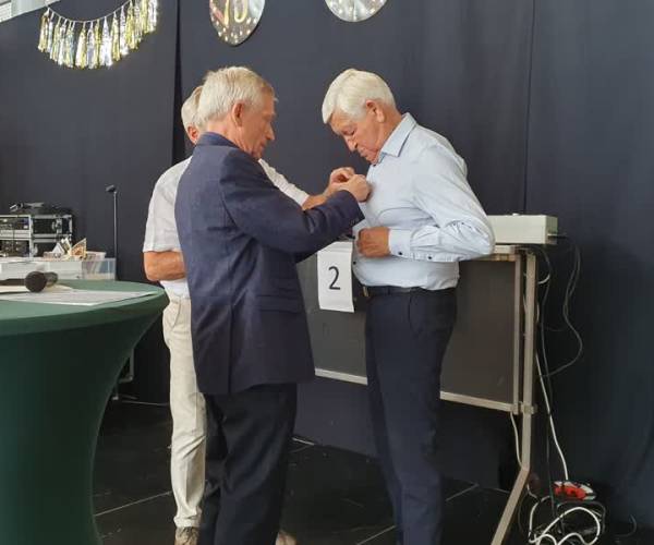 Zilveren Bondsspeld voor Frans van Oorschot