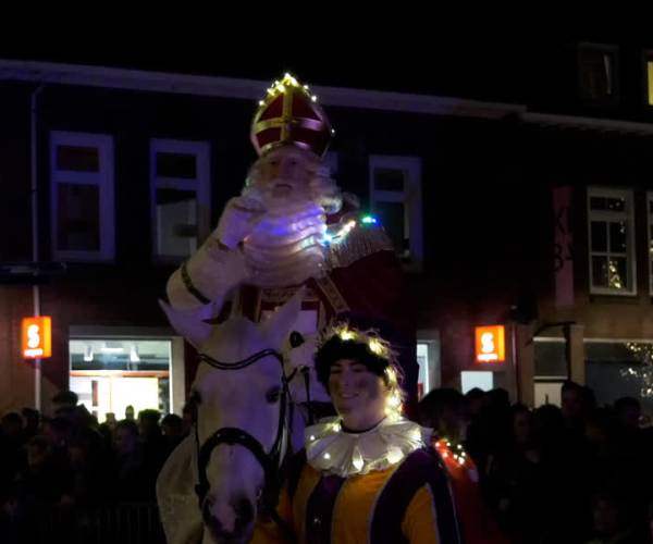 Heel Schijndel loopt uit voor de goedheiligman (video)