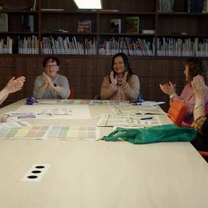 Taalcafé geeft aan anderstaligen uitleg over stemprocedure