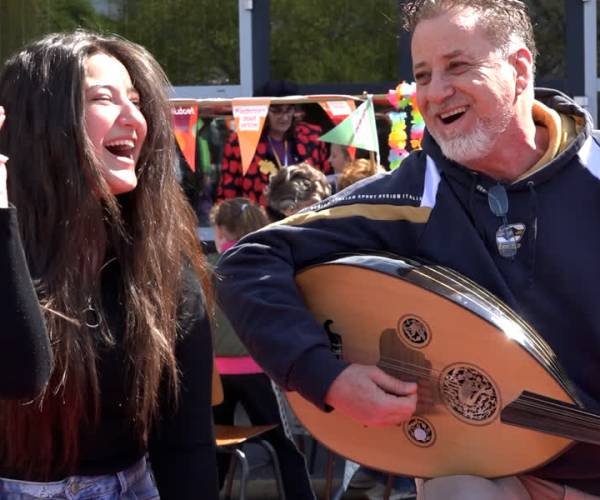 Op zoek naar verbinding met muziek en creativiteit (video)