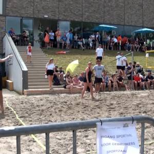 Beachvolleybal Toernooi Rooi trekt deelnemers uit de hele regio (video)