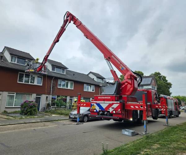 Dakbrand in Veghel snel onder controle dankzij brandweeroptreden
