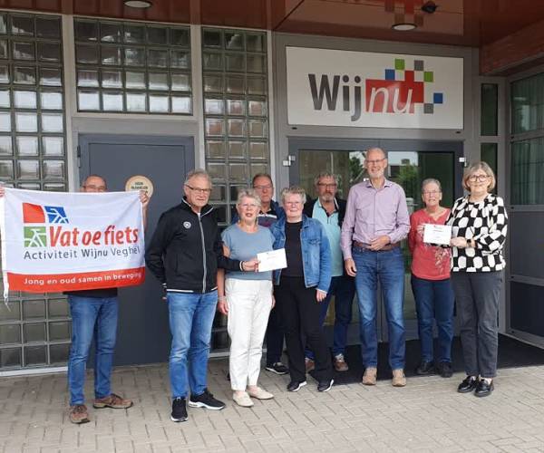 Goede Doelen krijgen leuke cheque van Vat oe Fiets